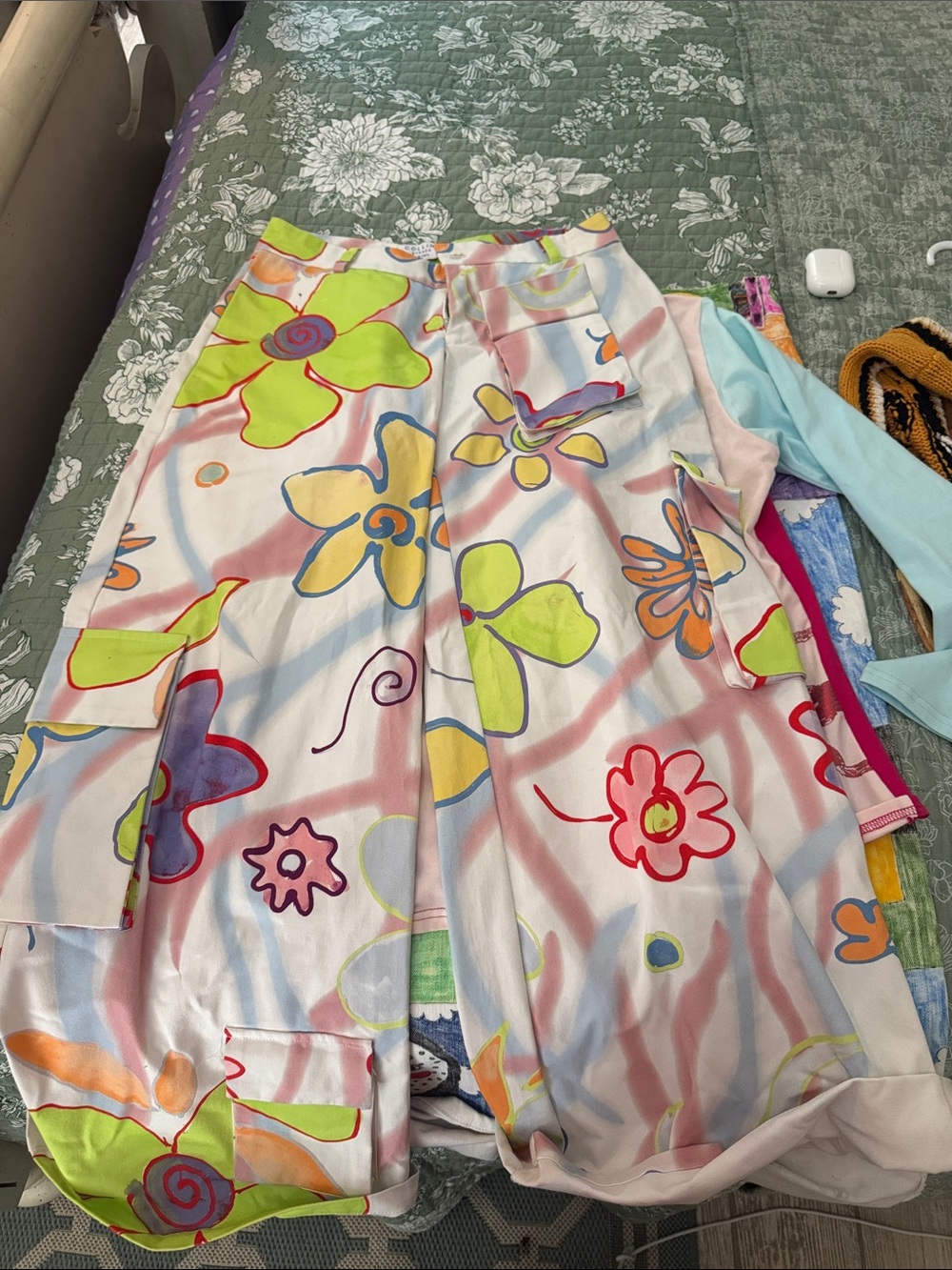 Collina strada colorful pants